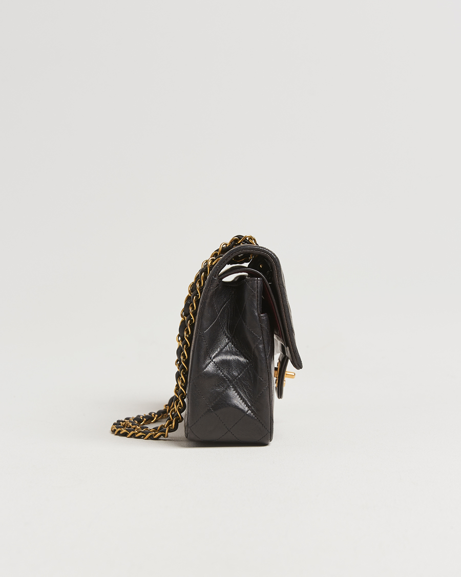 Herre | Gifts for Her | Chanel Pre-Owned | Classic Double Flap Medium Lambskin Black