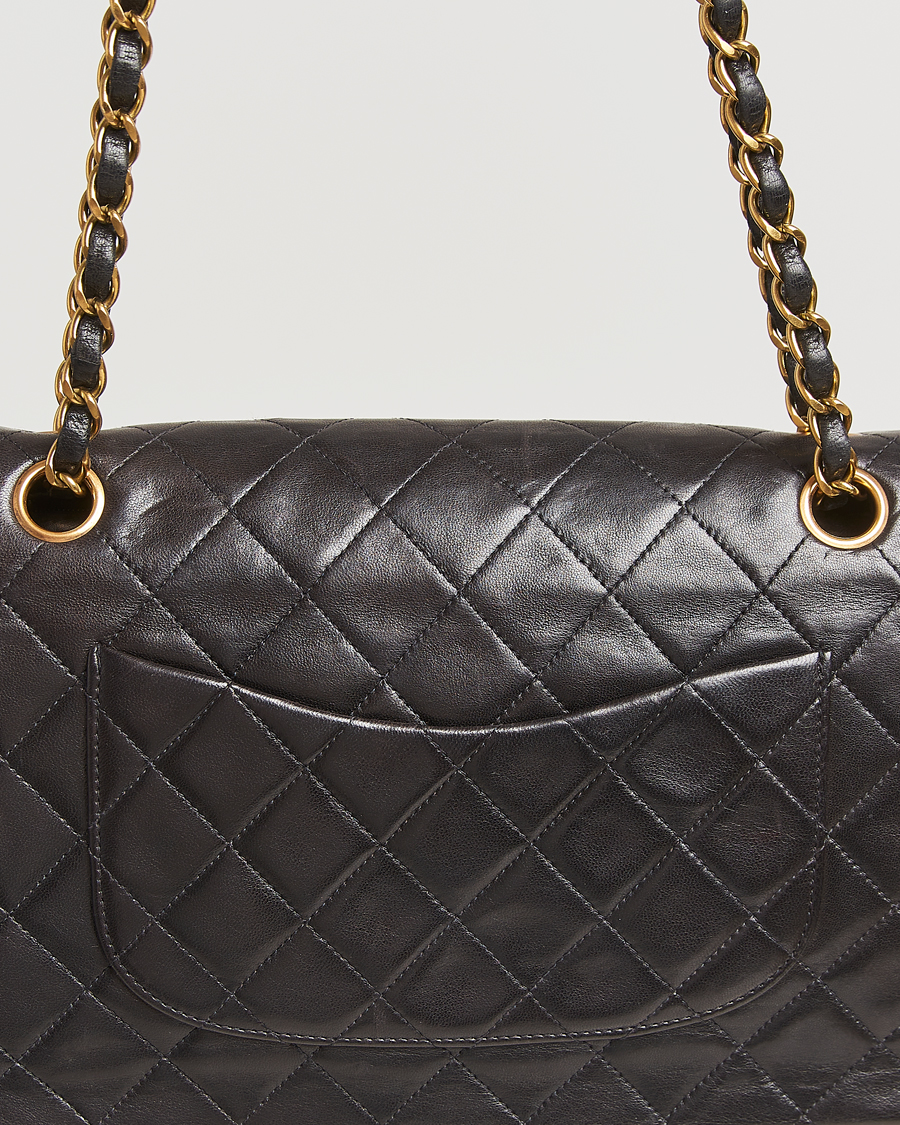 Herre | Gifts for Her | Chanel Pre-Owned | Classic Double Flap Medium Lambskin Black