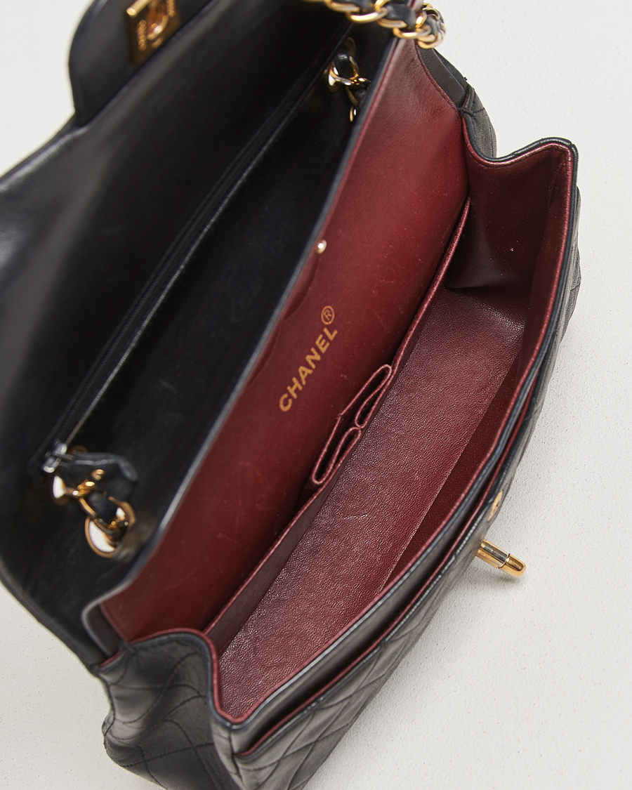 Herre | Gifts for Her | Chanel Pre-Owned | Classic Double Flap Medium Lambskin Black