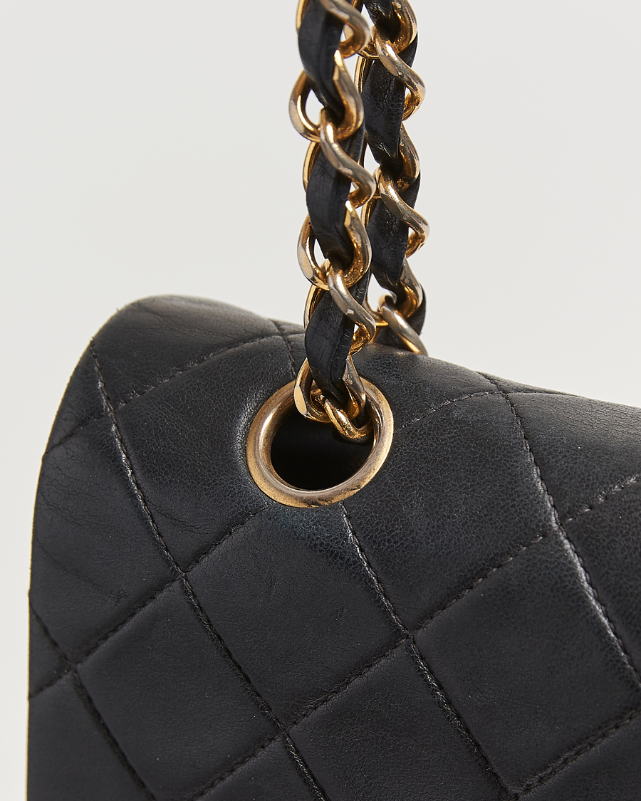 Herre | Gifts for Her | Chanel Pre-Owned | Classic Double Flap Medium Lambskin Black