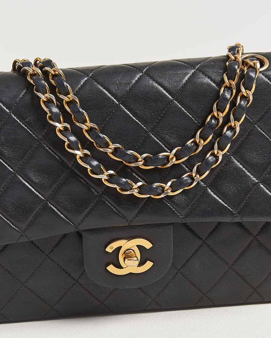 Herre | Gifts for Her | Chanel Pre-Owned | Classic Double Flap Medium Lambskin Black