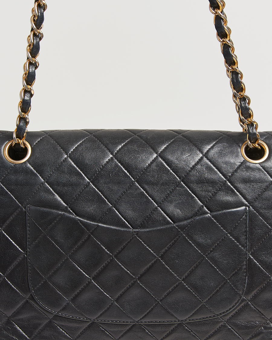 Herre | Gifts for Her | Chanel Pre-Owned | Classic Double Flap Medium Lambskin Black