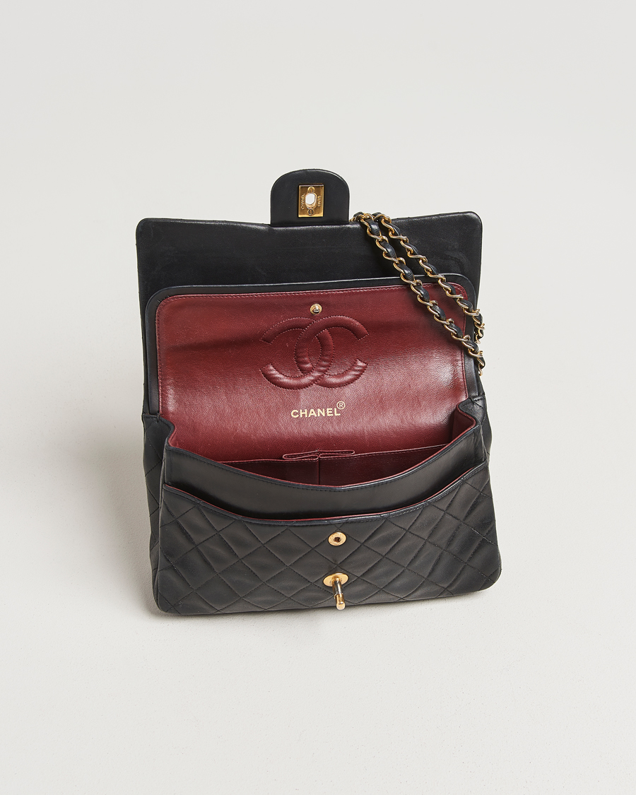 Herre | Gifts for Her | Chanel Pre-Owned | Classic Double Flap Medium Lambskin Black