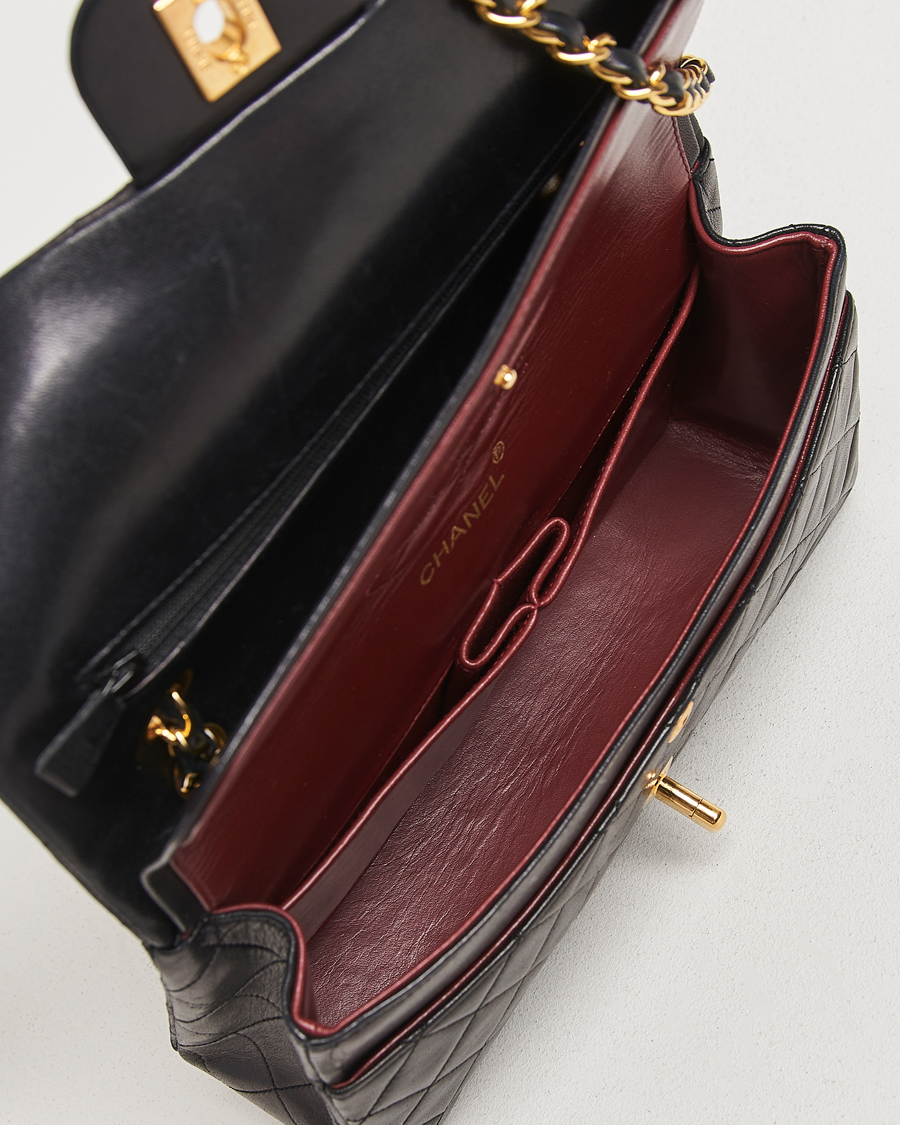 Herre | Gifts for Her | Chanel Pre-Owned | Classic Double Flap Medium Lambskin Black