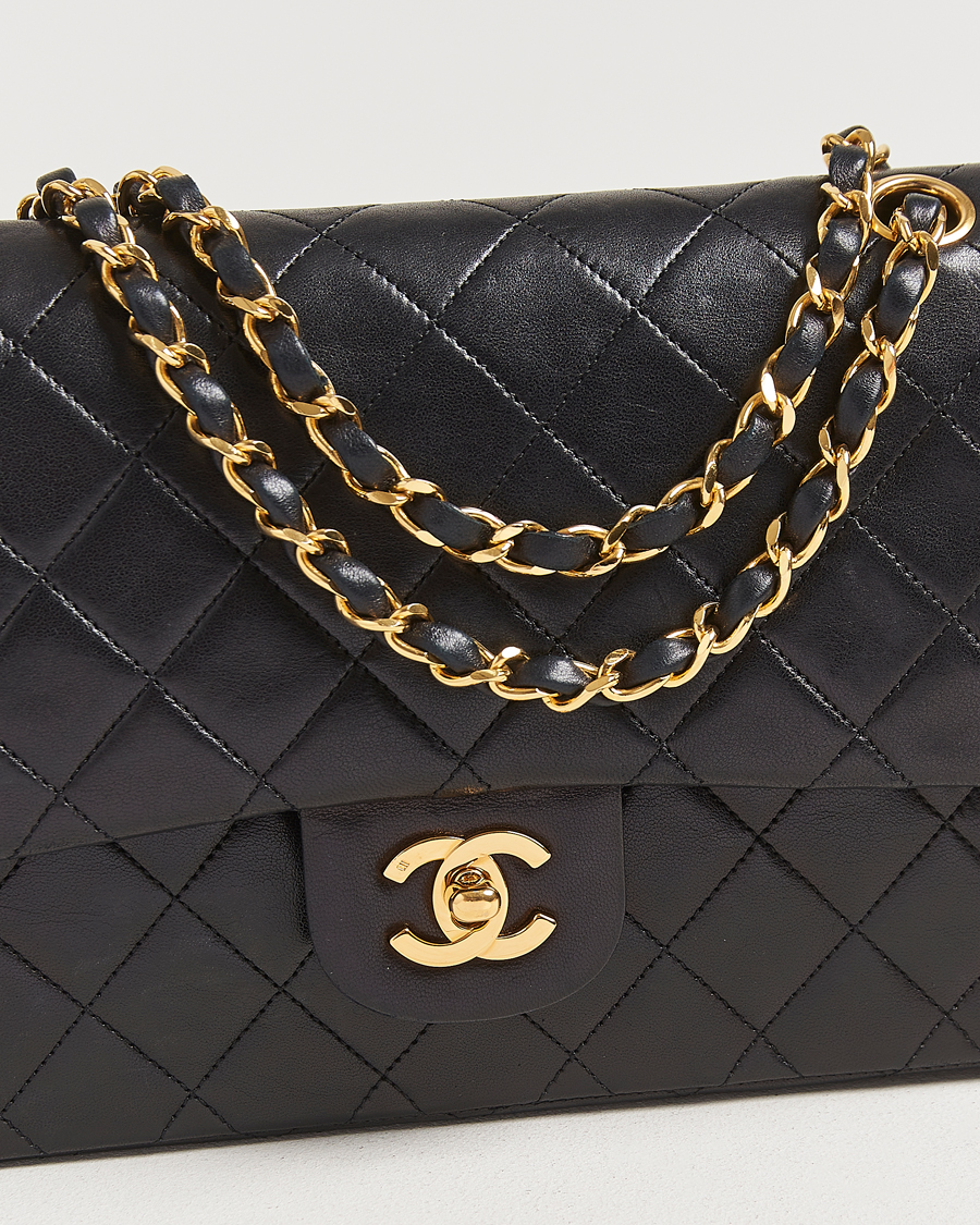 Herre | Gifts for Her | Chanel Pre-Owned | Classic Double Flap Medium Lambskin Black