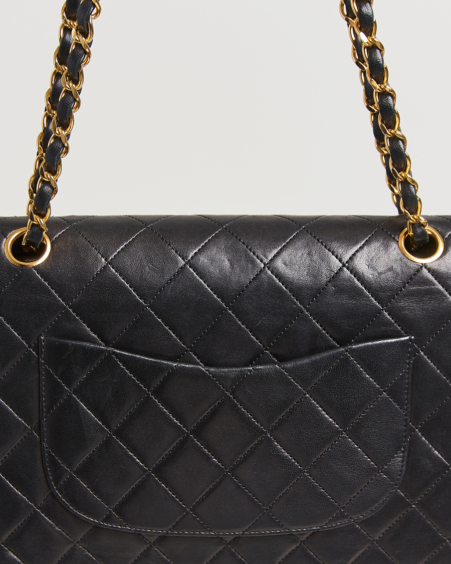 Herre | Gifts for Her | Chanel Pre-Owned | Classic Double Flap Medium Lambskin Black
