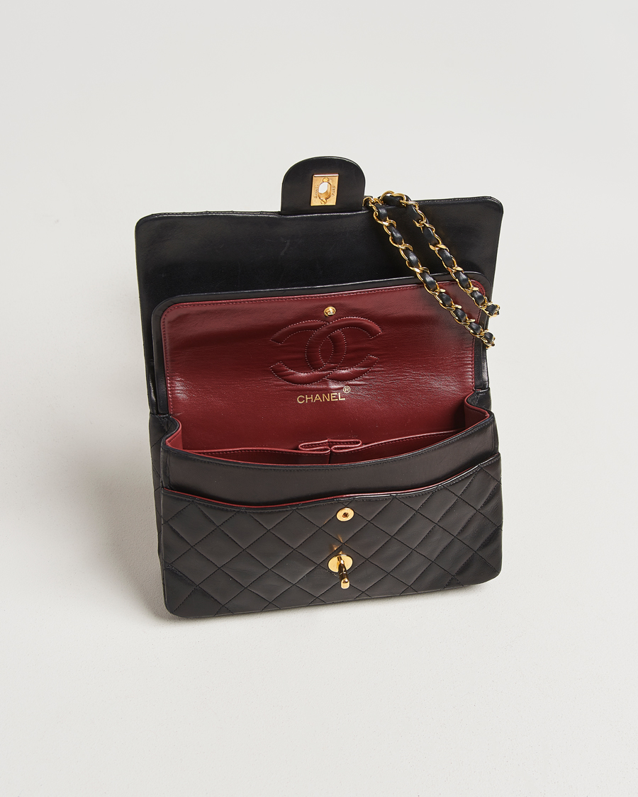 Herre | Gifts for Her | Chanel Pre-Owned | Classic Double Flap Medium Lambskin Black