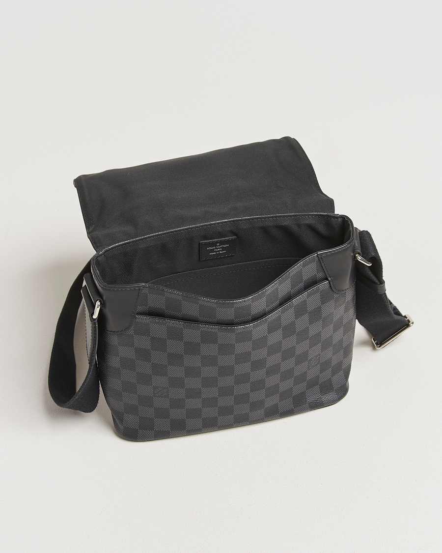Herre | Pre-Owned & Vintage Bags | Louis Vuitton Pre-Owned | District PM Messenger Bag Damier Graphite