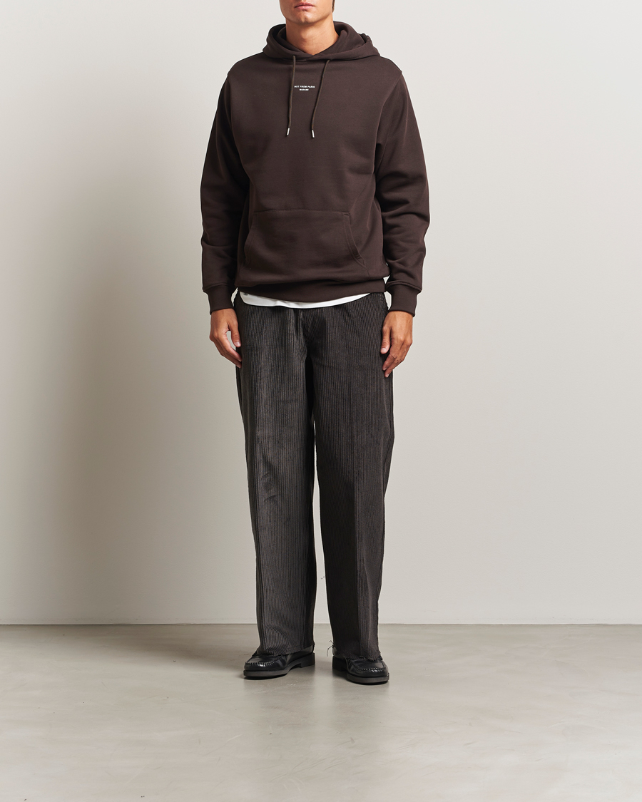 Herre | Trøjer | Drôle de Monsieur | Classic Slogan Hoodie Dark Brown