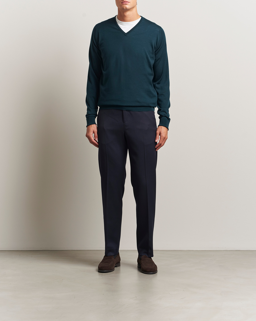 Herre | Trøjer | John Smedley | Bobby Extra Fine Merino V-Neck Pullover Richardson Green