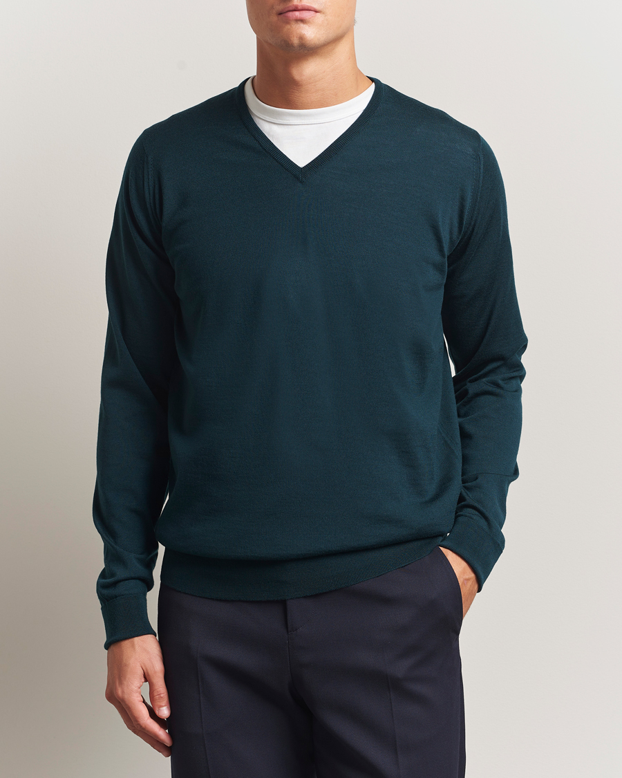 Herre | Trøjer | John Smedley | Bobby Extra Fine Merino V-Neck Pullover Richardson Green
