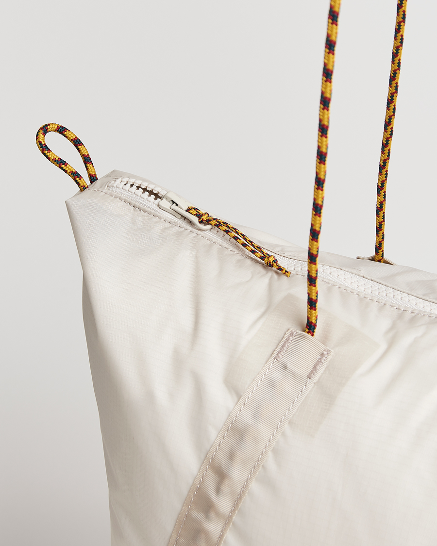 Herre | Tasker | Klättermusen | Gebo 23L Lightweight Totebag Putty Grey