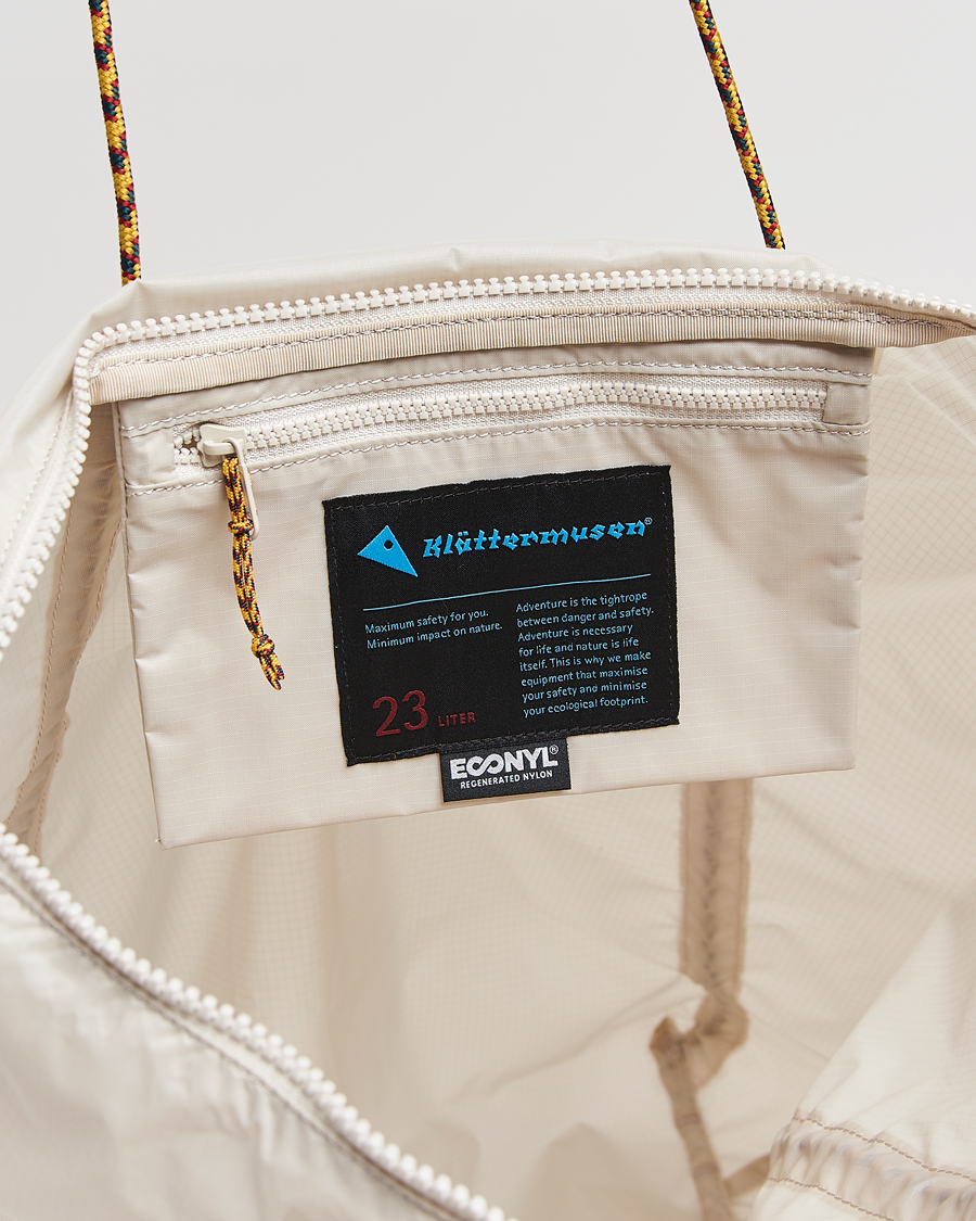 Klättermusen Gebo 23L Lightweight Totebag Putty Grey - CareOfCarl.dk