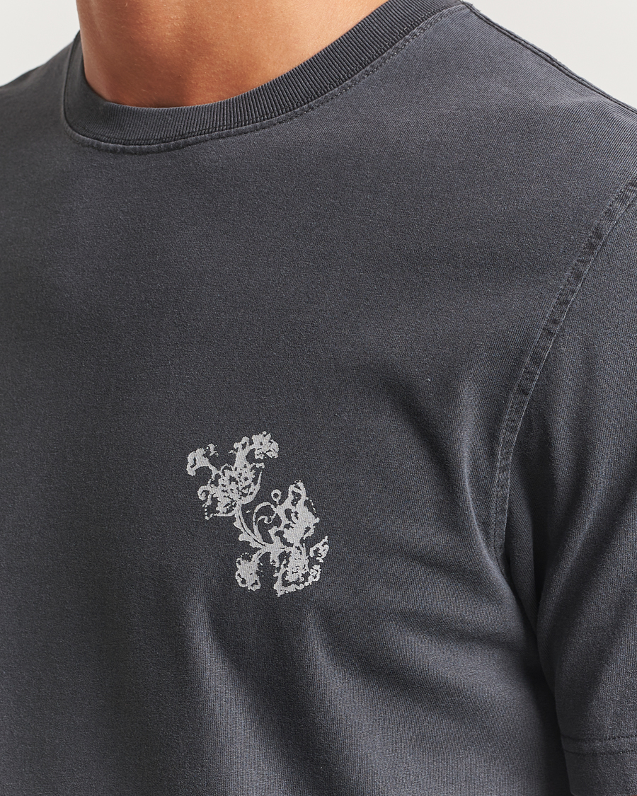 Herre | T-Shirts | Samsøe Samsøe | Phil Printed Crew Neck T-Shirt Washed Black