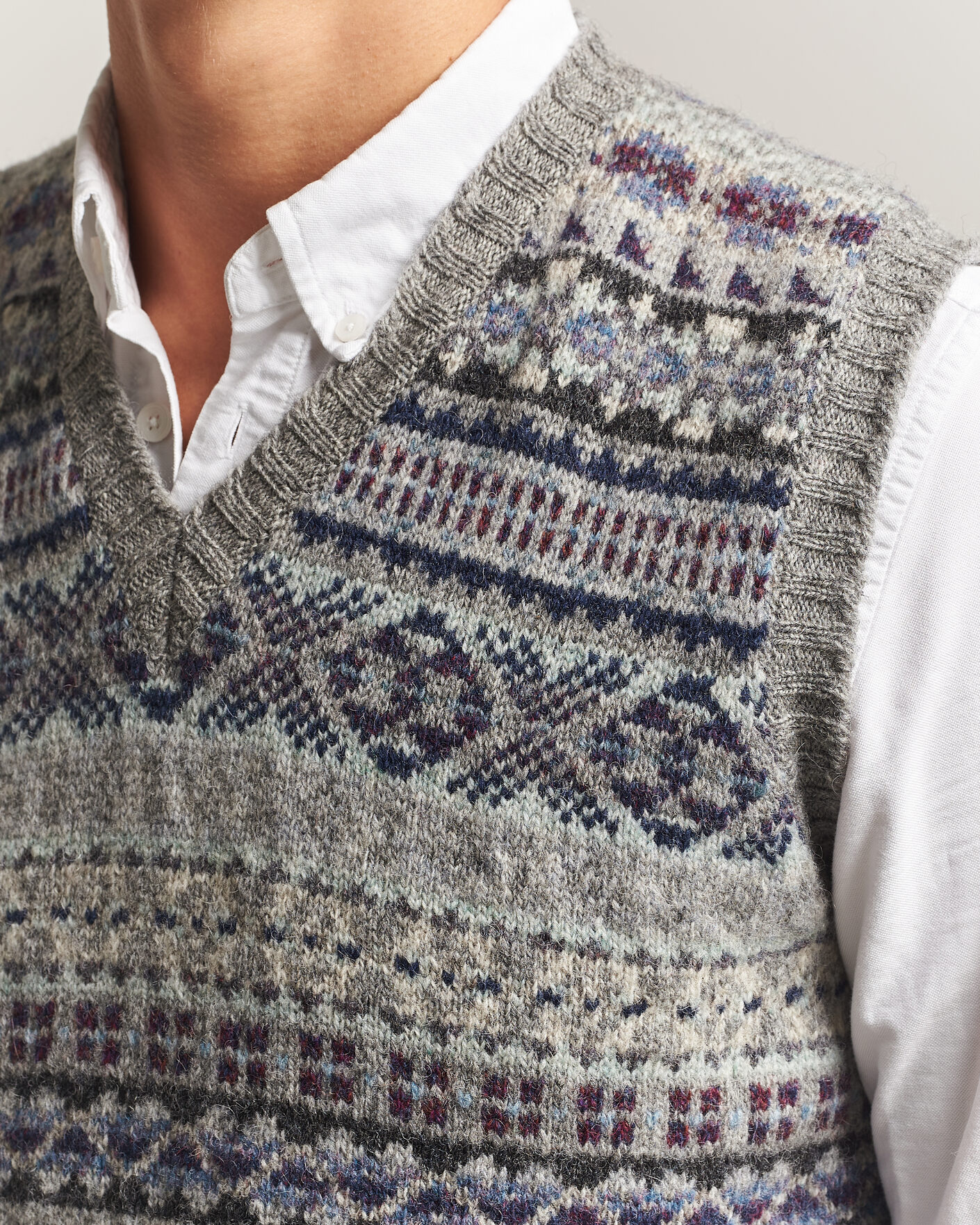 Herre | Trøjer | Jamieson's of Shetland | Jamiesons Of Shetland All Over Fair Isle Slipover Light Grey