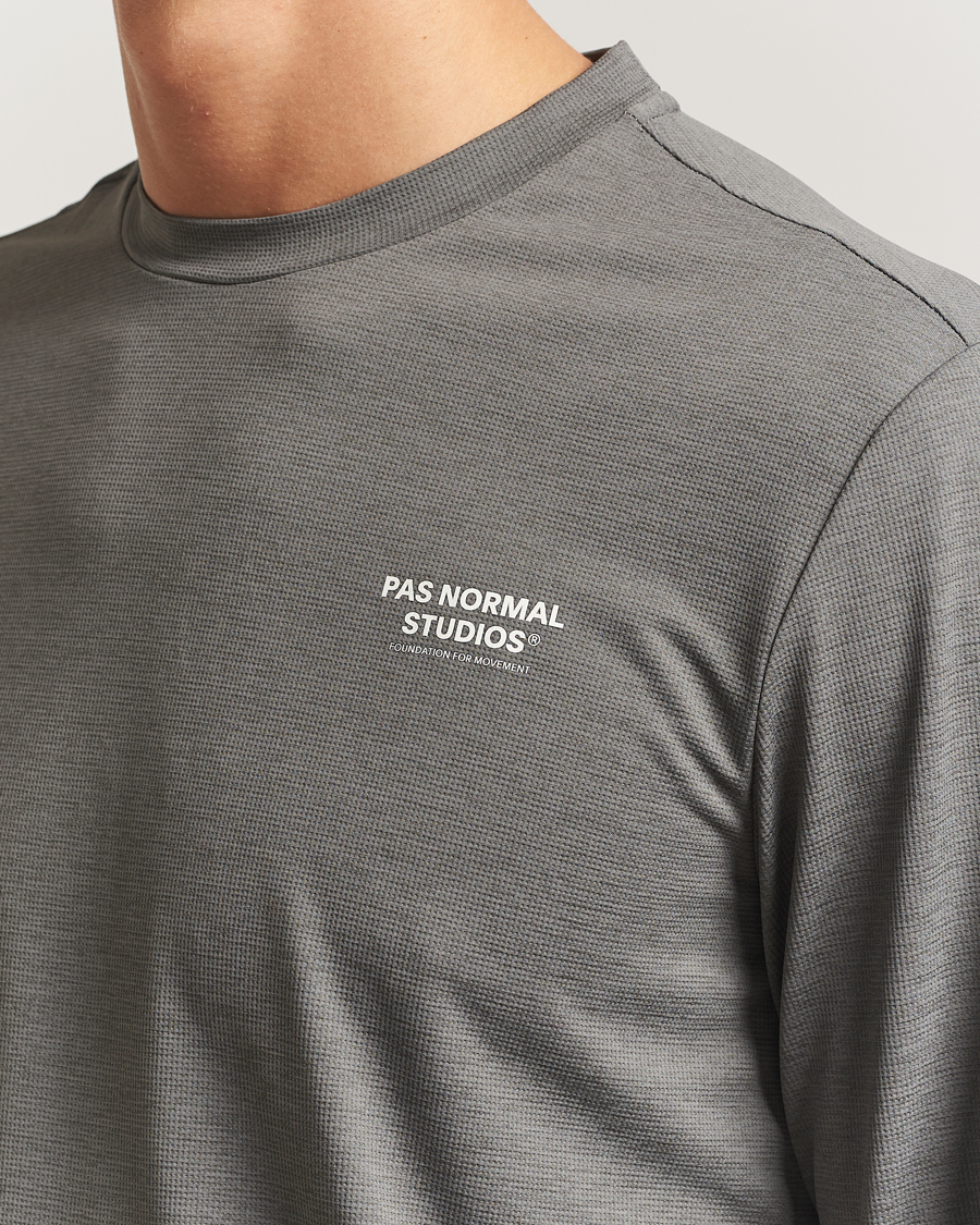 Herre | T-Shirts | Pas Normal Studios | Balance Long Sleeve T-Shirt Medium Grey