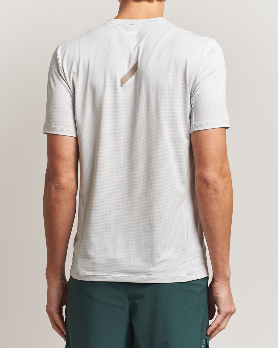 Herre | T-Shirts | SOAR Running | Tech Tee Grey