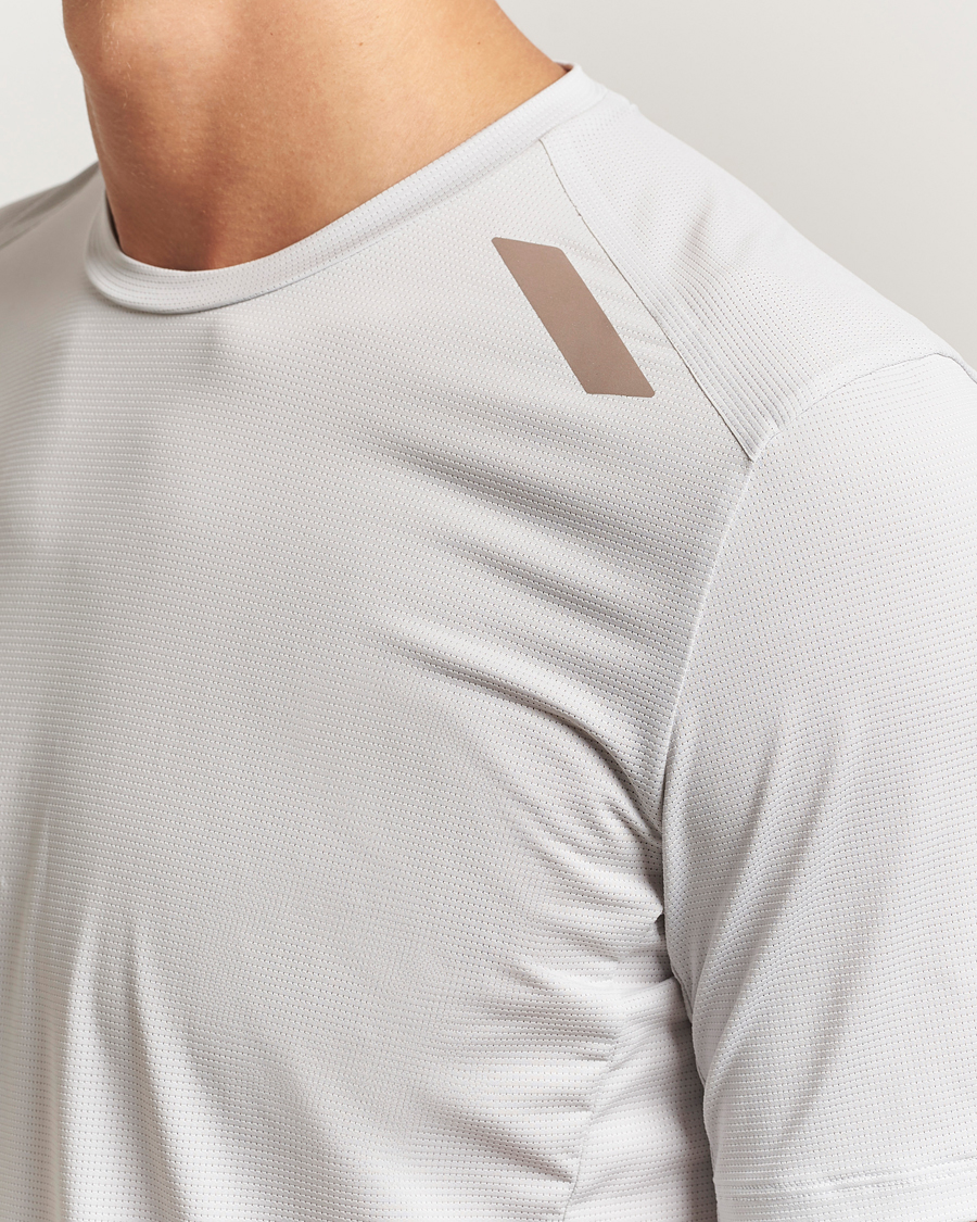 Herre | T-Shirts | SOAR Running | Tech Tee Grey