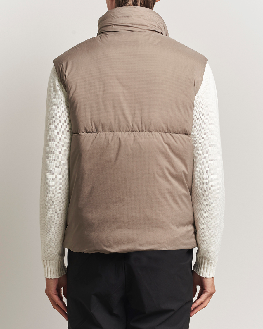 Herre | Veste | Canada Goose Black Label | Lodge Vest Taupe