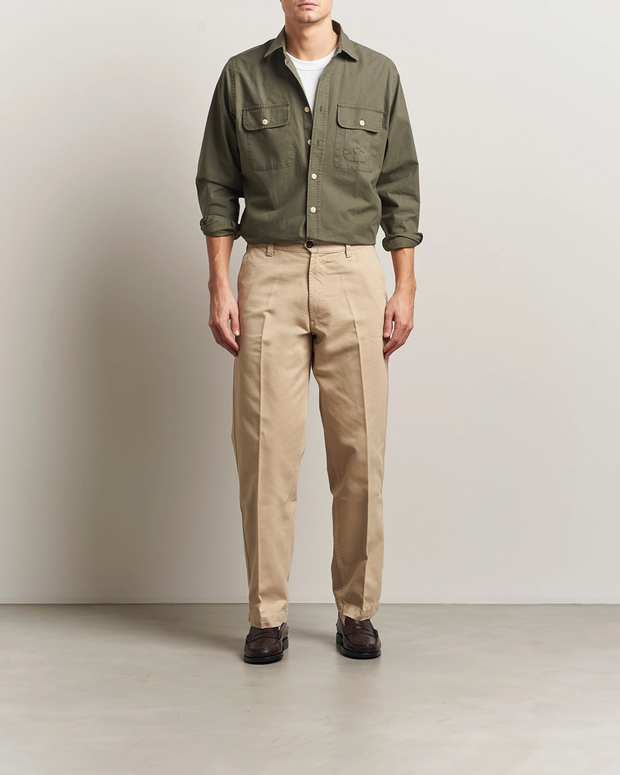 Herre | Bukser | Drake's | Flat Front Peached Cotton Chino Sand