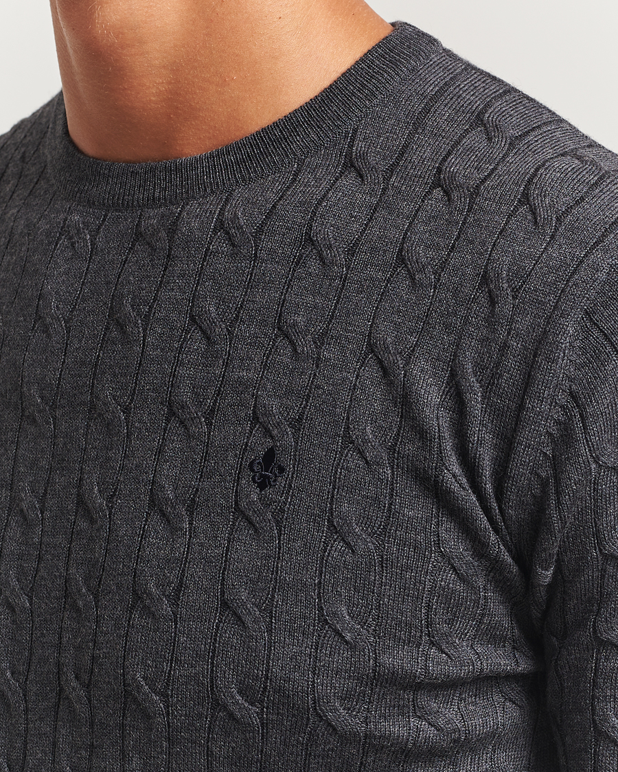 Herre | Trøjer | Morris | Merino Cable O-Neck Grey