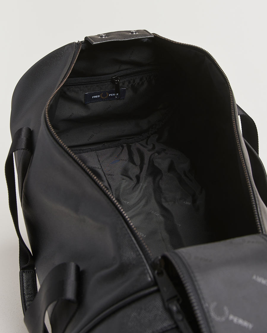 Herre | Tasker | Fred Perry | Scotch Grain Leather Barrel Bag Black