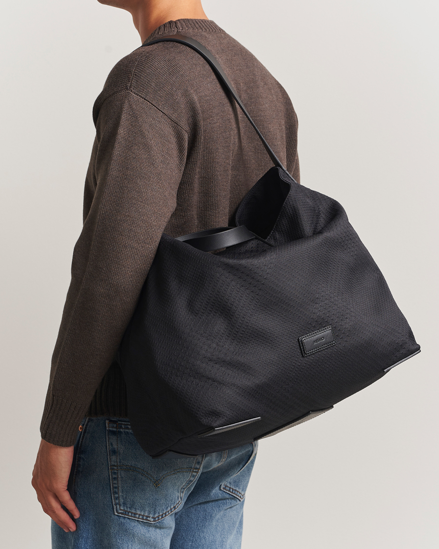 Herre | Tasker | Mismo | M/S Companion Tote Bag Haptic Black/Black