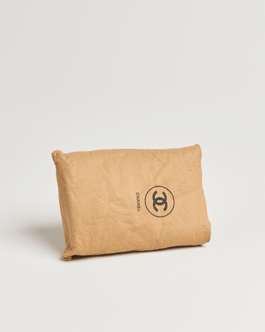 Herre | Gifts for Her | Chanel Pre-Owned | Classic Double Flap Medium Lambskin Black