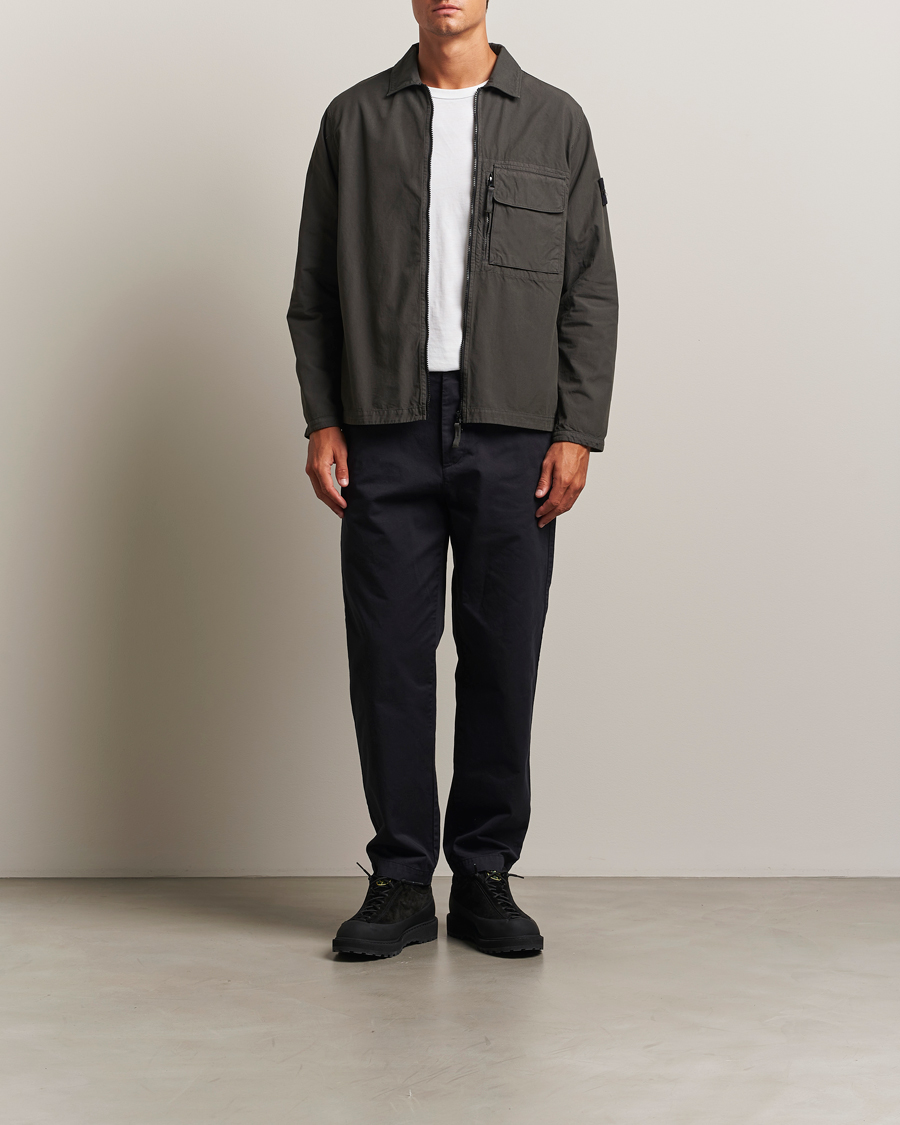 Herre | Skjorter | Stone Island | Garment Dyed Organic Cotton Zip Overshirt Lead Grey