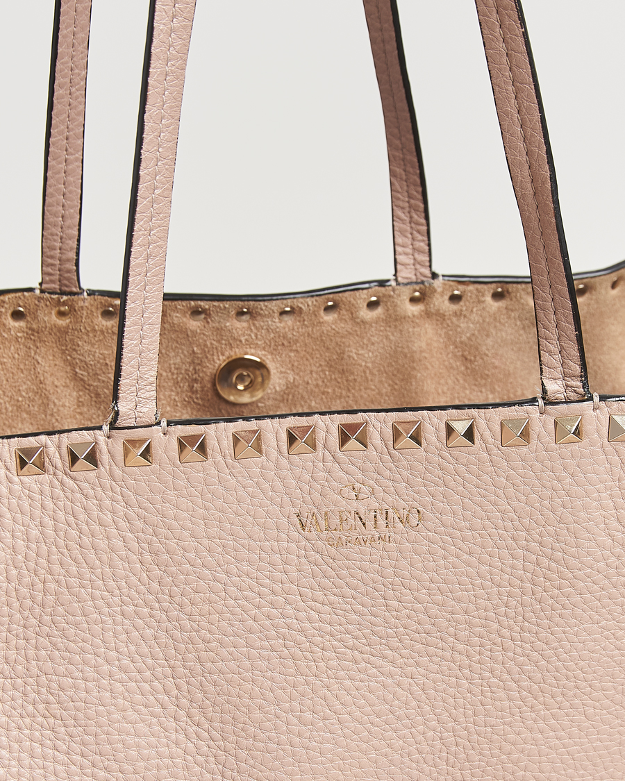 Herre | Pre-Owned & Vintage Bags | Valentino Pre-Owned | Medium Rockstud Tote Bag Poudre
