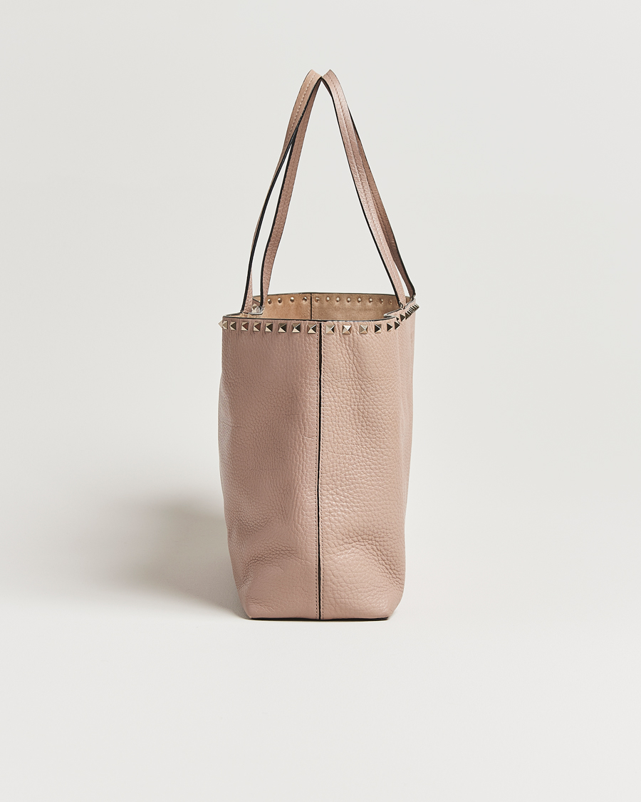 Herre | Pre-Owned & Vintage Bags | Valentino Pre-Owned | Medium Rockstud Tote Bag Poudre