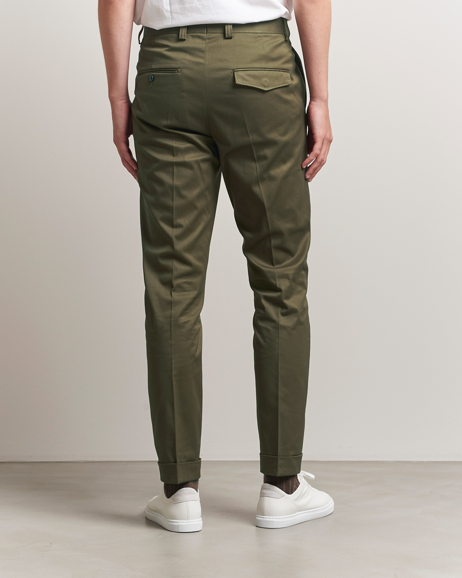 Herre | Bukser | Tiger of Sweden | Tenuta Pleated Cotton Trousers Deep Olive