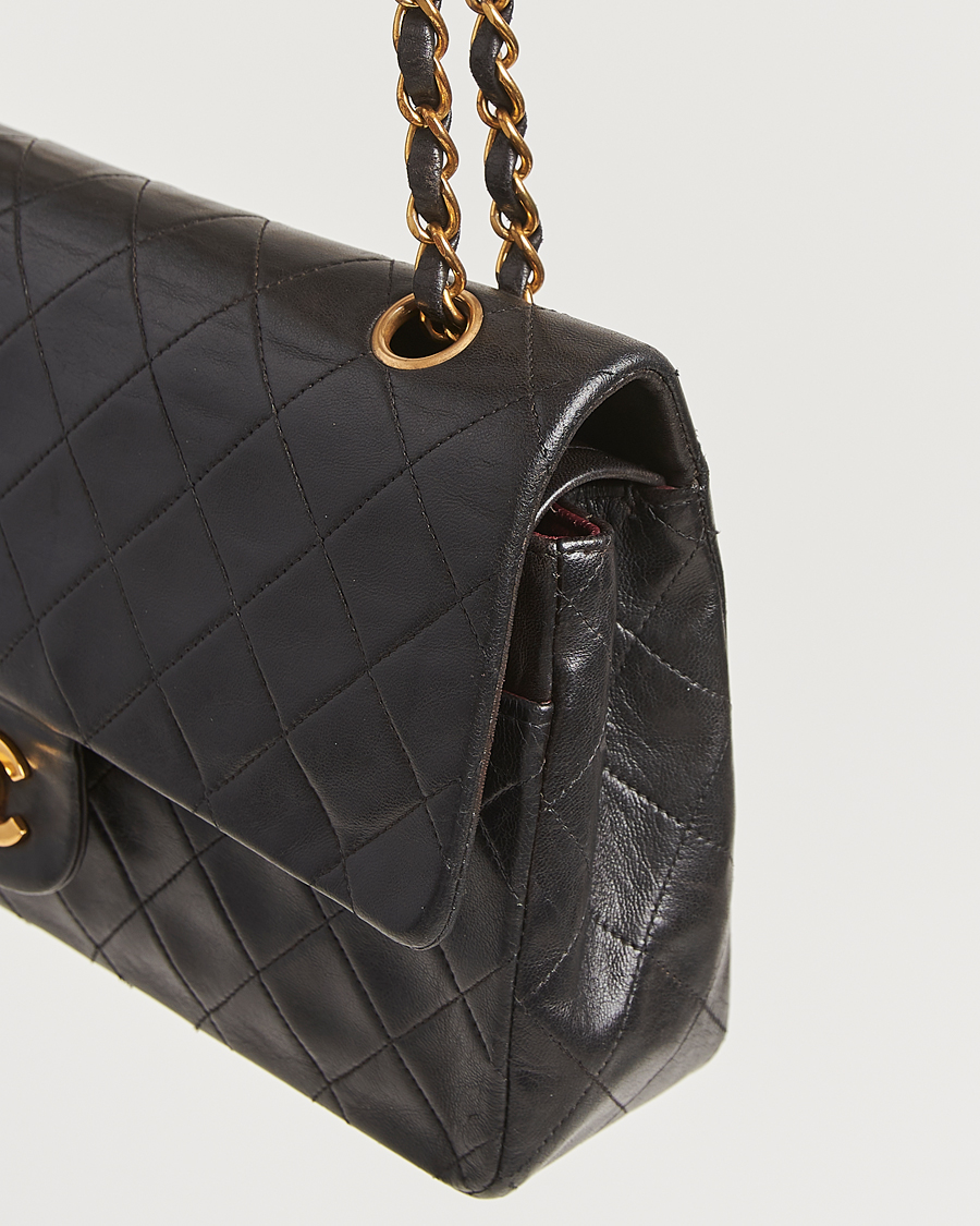 Herre | Gifts for Her | Chanel Pre-Owned | Classic Double Flap Medium Lambskin Black