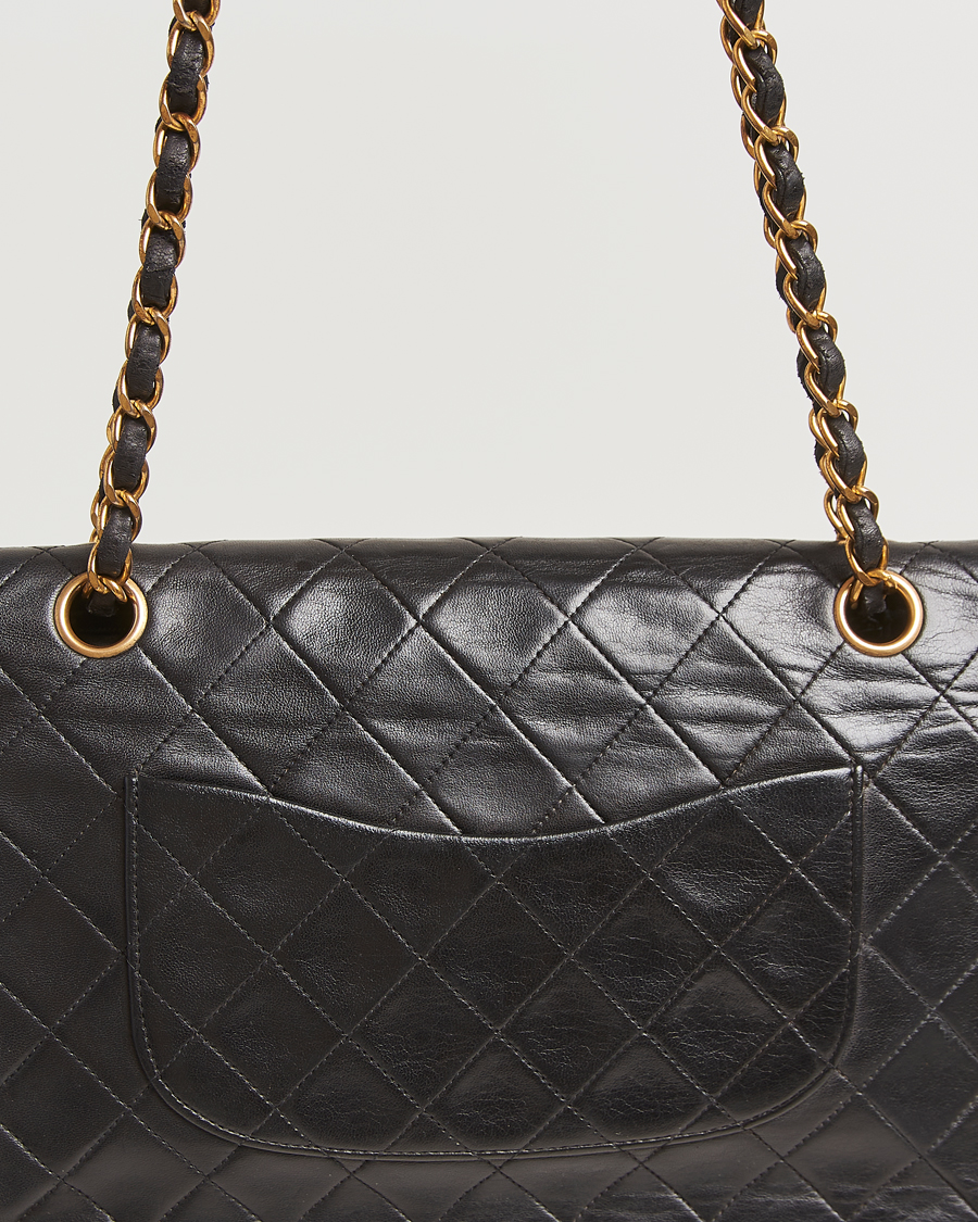 Herre | Gifts for Her | Chanel Pre-Owned | Classic Double Flap Medium Lambskin Black