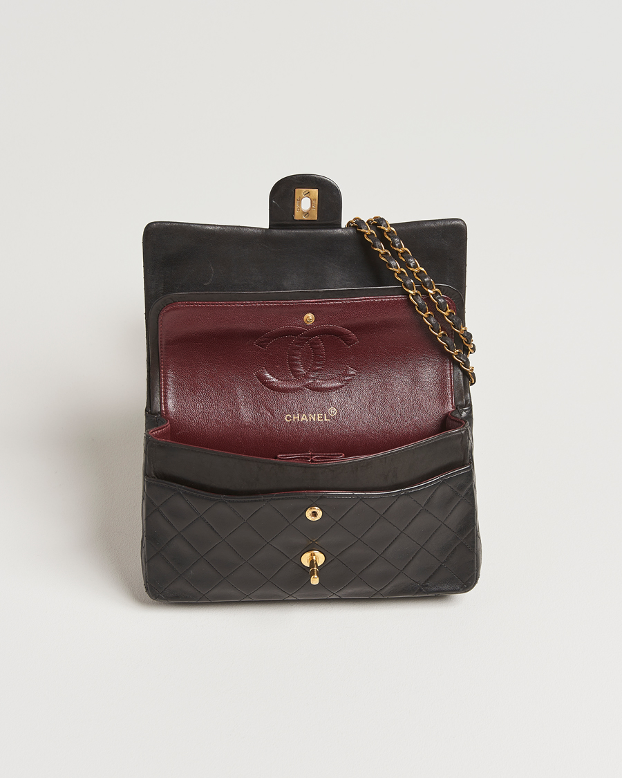 Herre | Gifts for Her | Chanel Pre-Owned | Classic Double Flap Medium Lambskin Black
