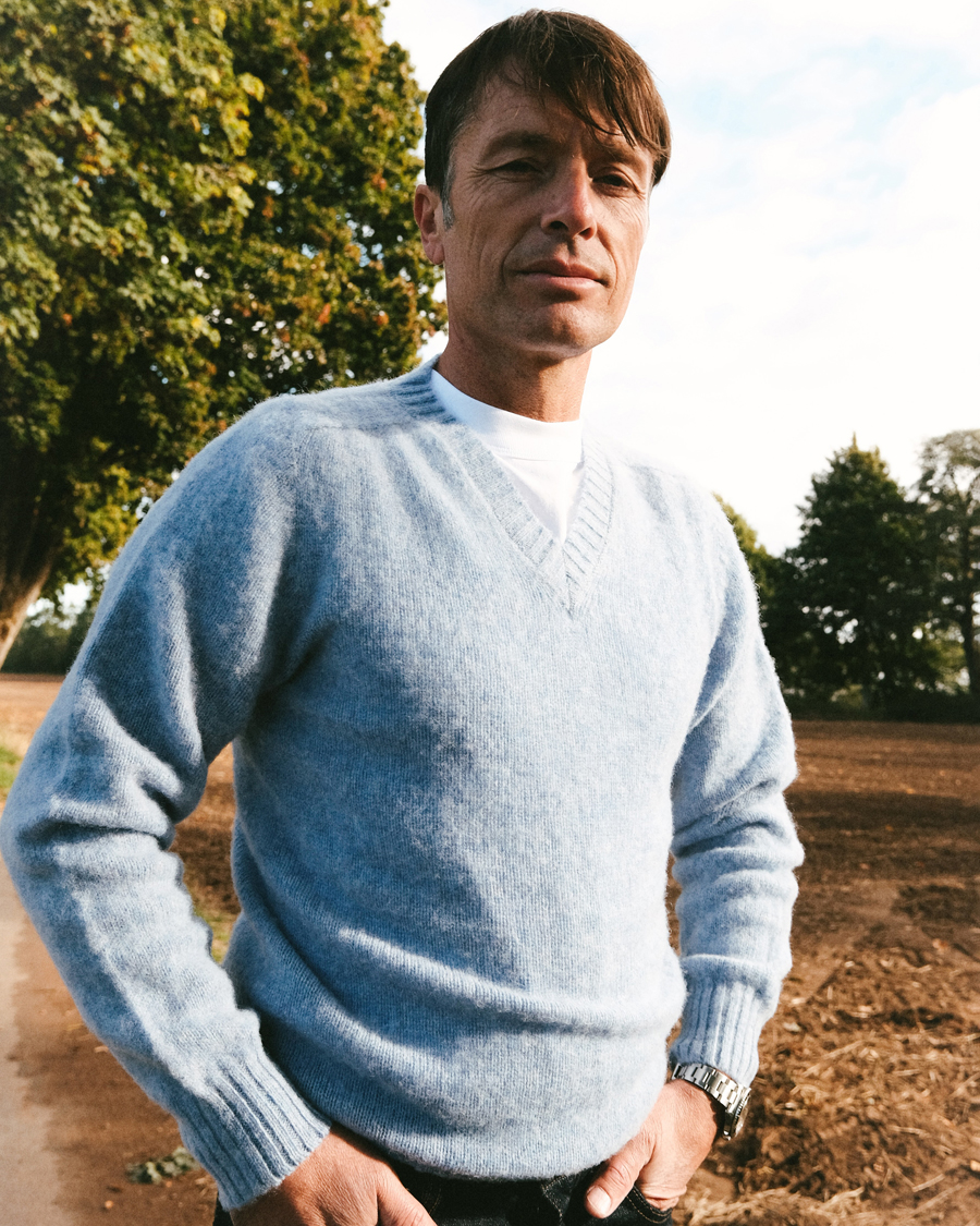 Herre | Trøjer | Harley Of Scotland for Care of Carl | Brushed Supersoft Lambswool V-Neck Light Blue