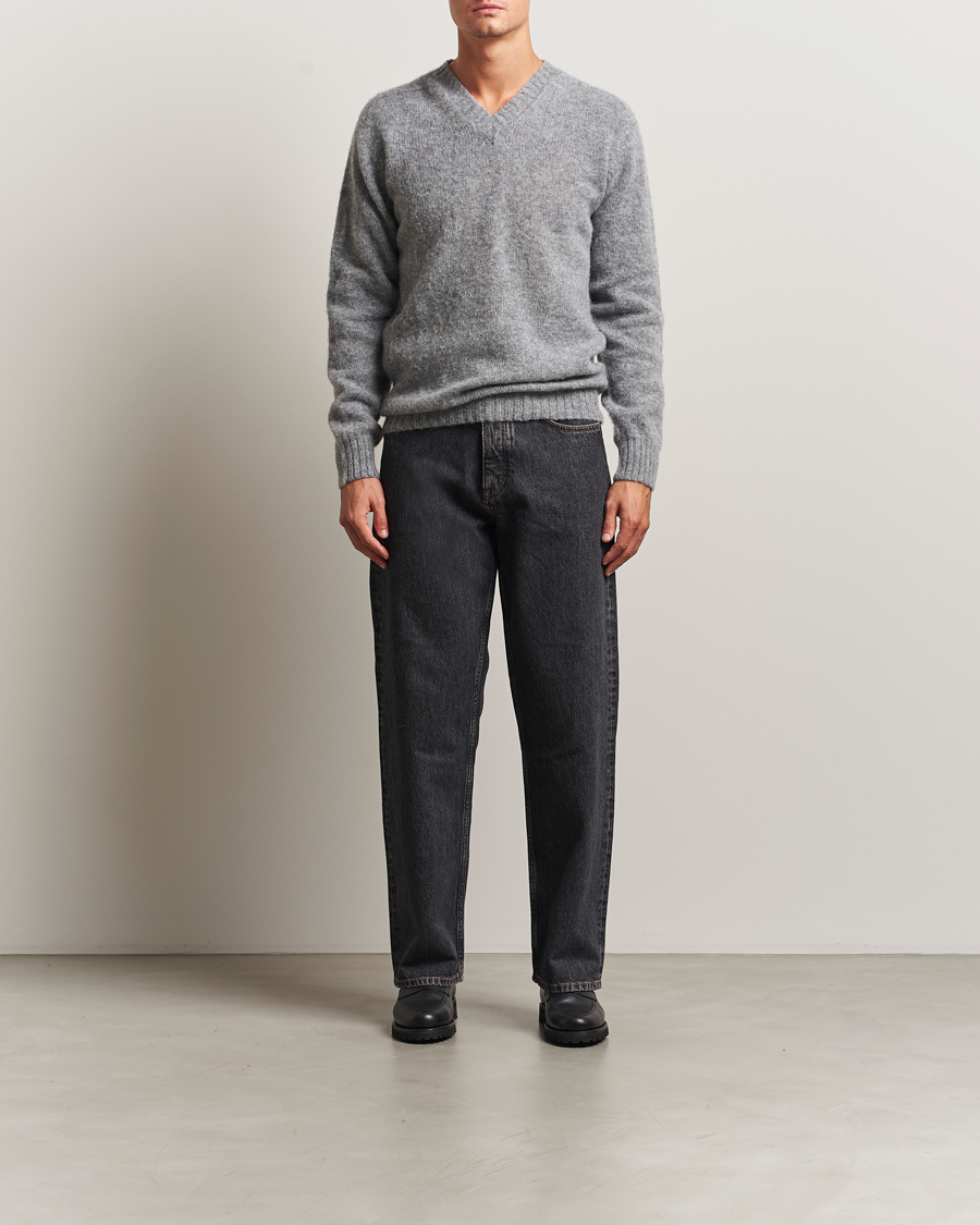 Herre | Trøjer | Harley Of Scotland for Care of Carl | Harley Of Scotland Brushed Supersoft Lambswool V-Neck Mid Grey