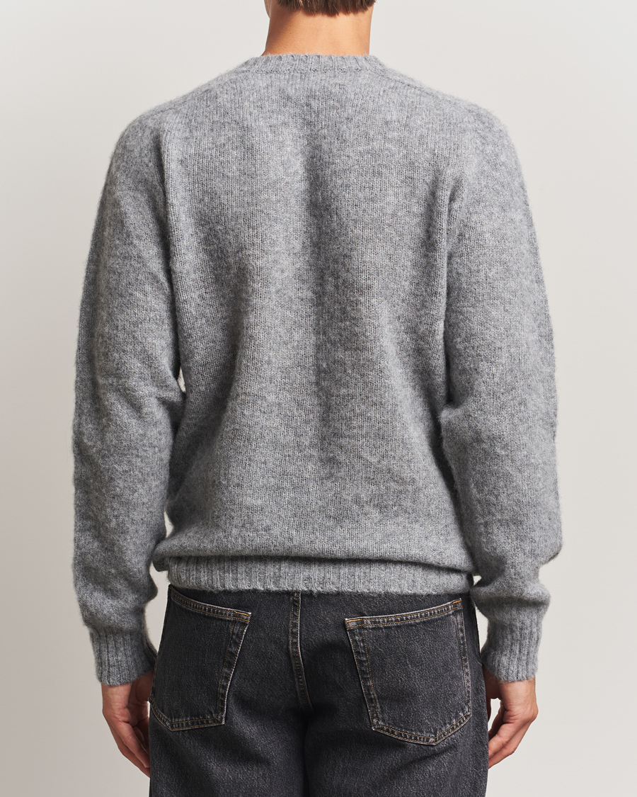 Herre | Trøjer | Harley Of Scotland for Care of Carl | Harley Of Scotland Brushed Supersoft Lambswool V-Neck Mid Grey