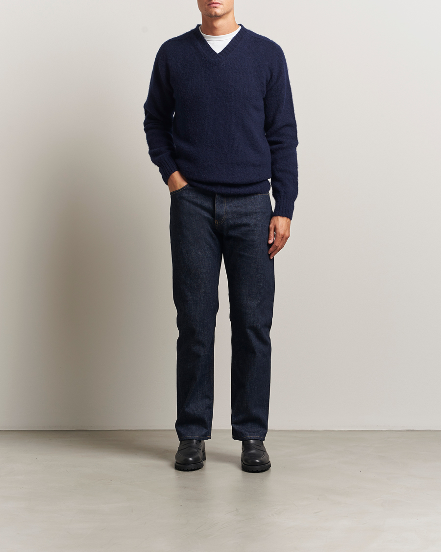 Herre | Trøjer | Harley Of Scotland for Care of Carl | Harley Of Scotland Brushed Supersoft Lambswool V-Neck Navy
