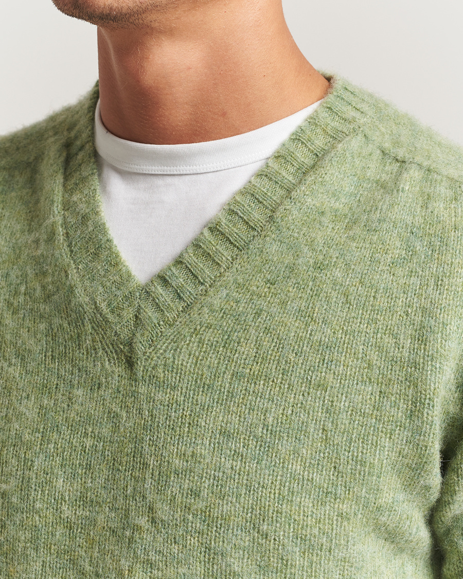 Herre | Trøjer | Harley Of Scotland | Brushed Supersoft Lambswool V-Neck Light Green