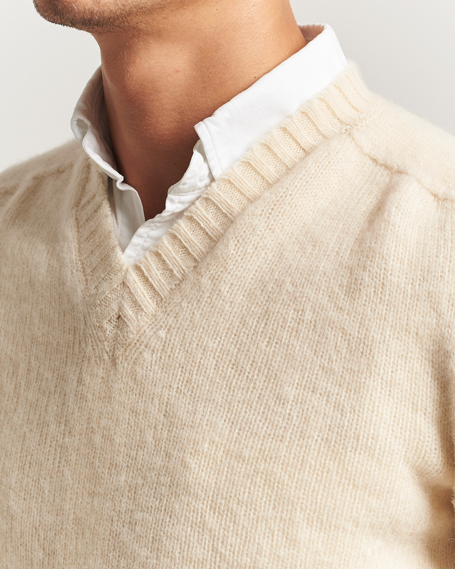 Herre | Trøjer | Harley Of Scotland for Care of Carl | Harley Of Scotland Brushed Supersoft Lambswool V-Neck Vanilla