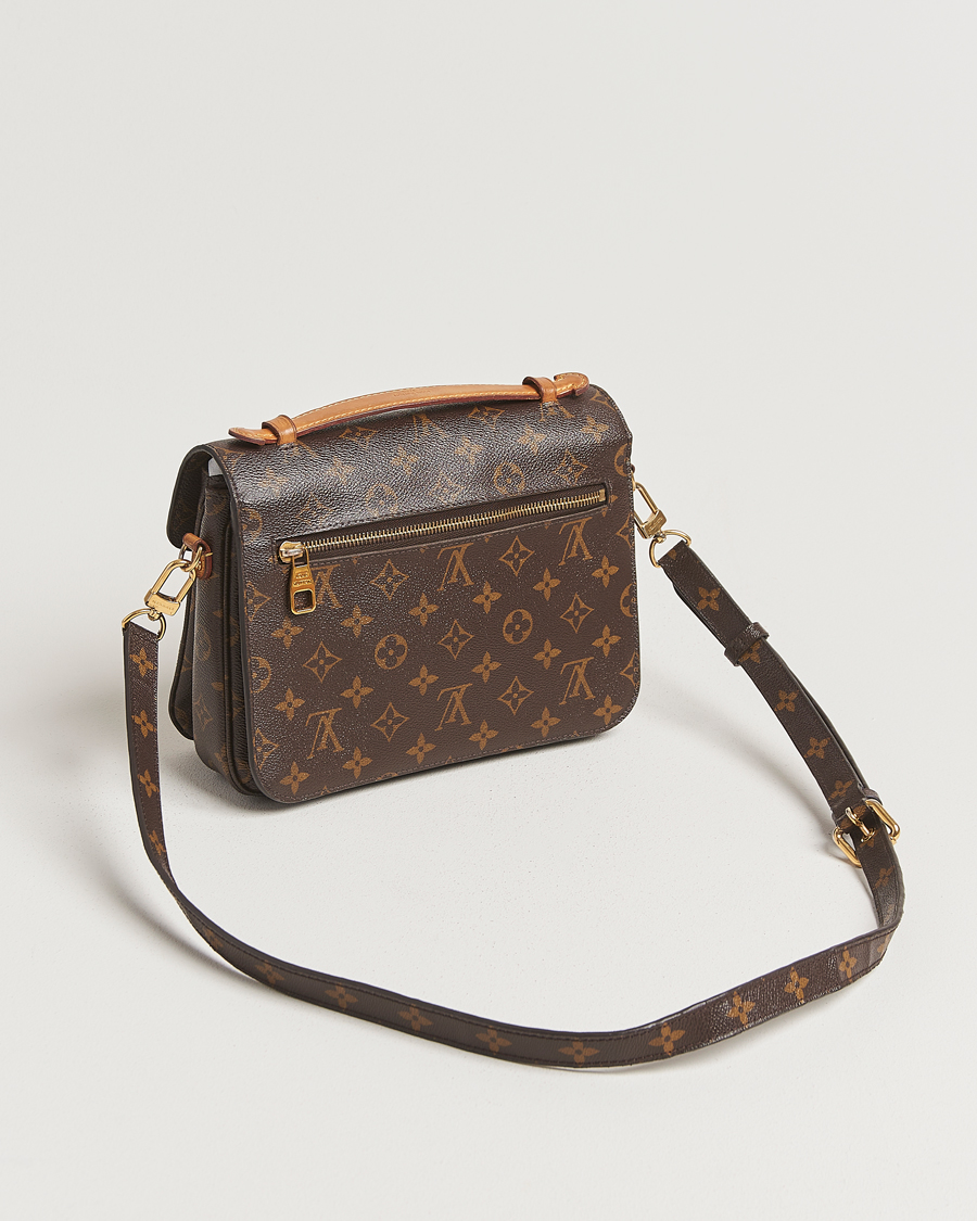 Herre | Gifts for Her | Louis Vuitton Pre-Owned | Pochette Métis Monogram