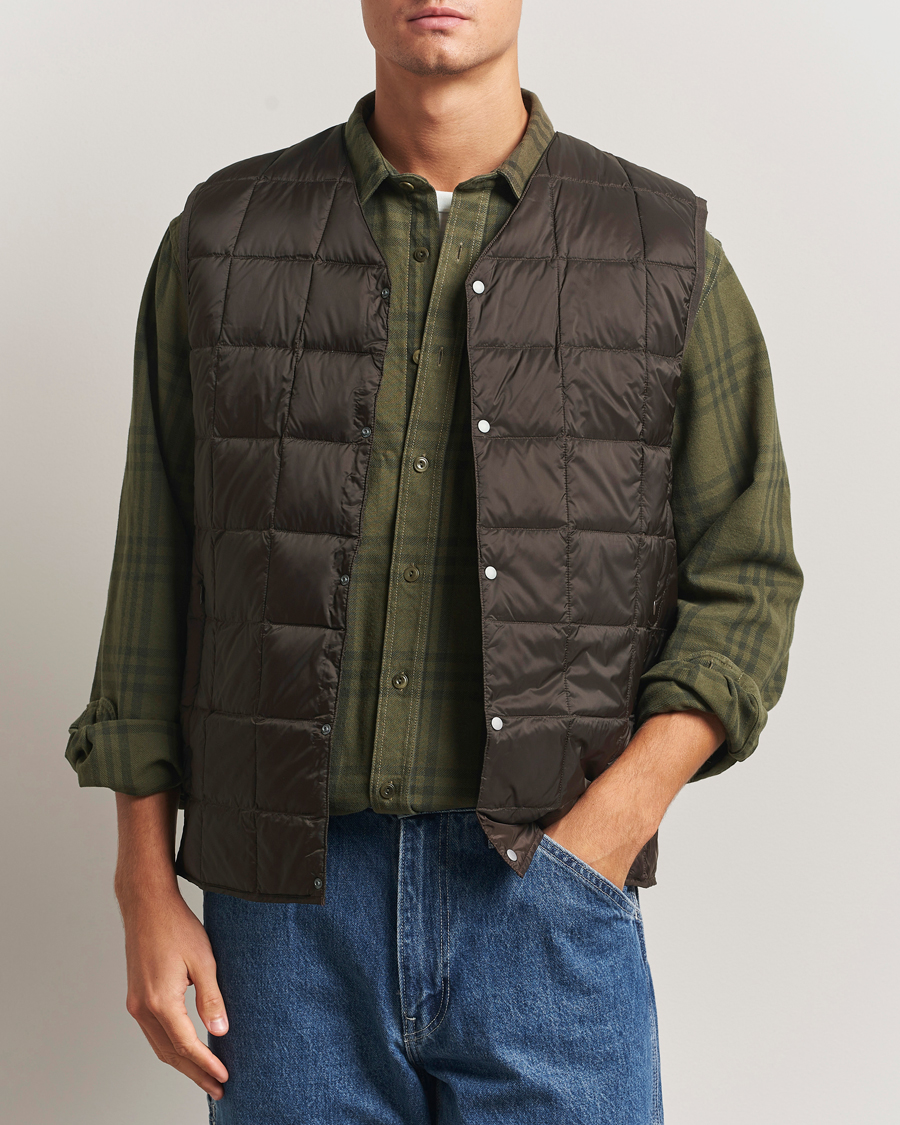 Herre | Veste | TAION | V-Neck Lightweight Down Vest Dark Choco