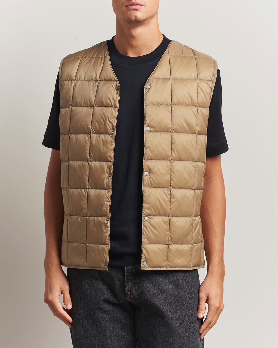 Herre | Veste | TAION | V-Neck Lightweight Down Vest Greige