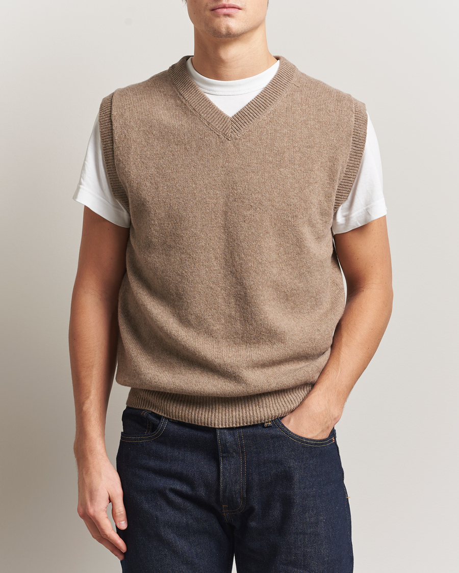 Herre | Trøjer | Sunspel | Lambswool Knitted Vest Sandstone