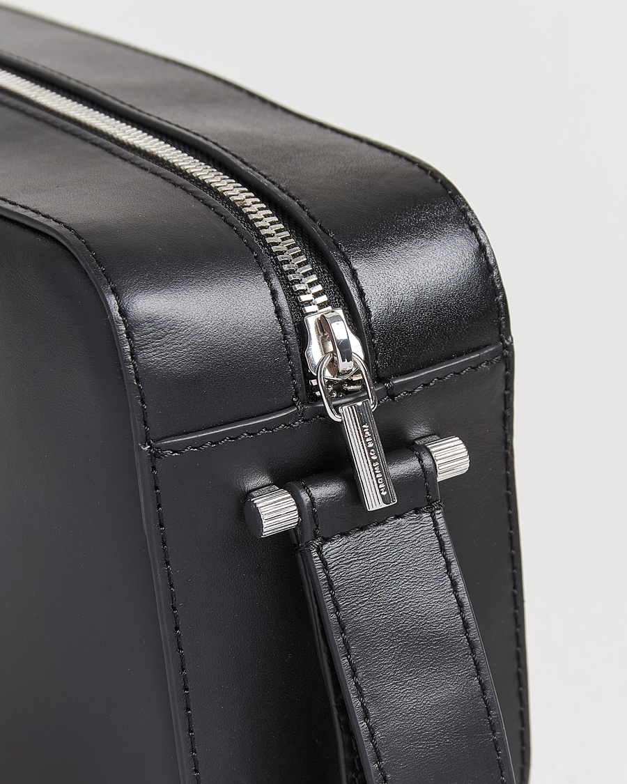 Herre | Tasker | Tiger of Sweden | Balnea Smooth Leather Washbag Black