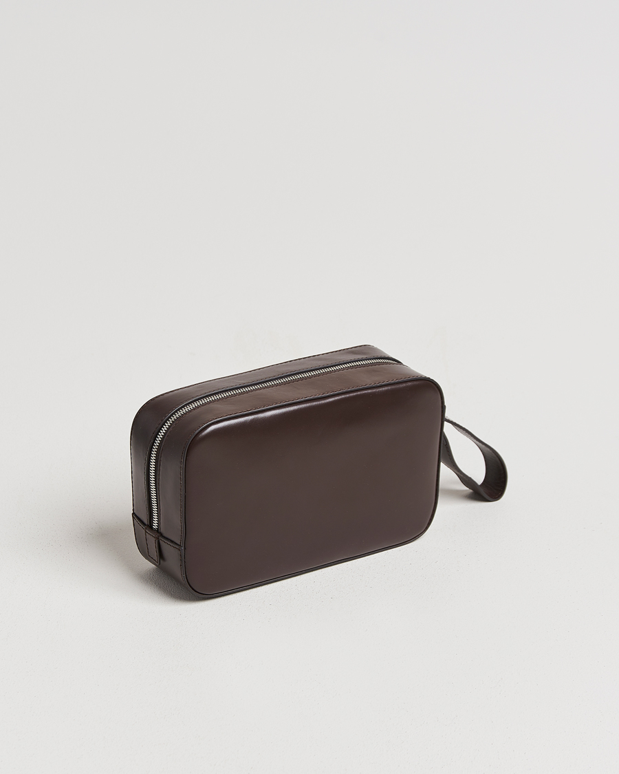 Herre | Tasker | Tiger of Sweden | Balnea Smooth Leather Washbag Dark Brown