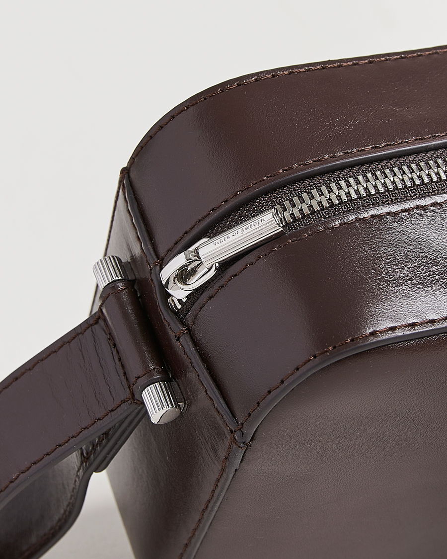 Herre | Tasker | Tiger of Sweden | Balnea Smooth Leather Washbag Dark Brown