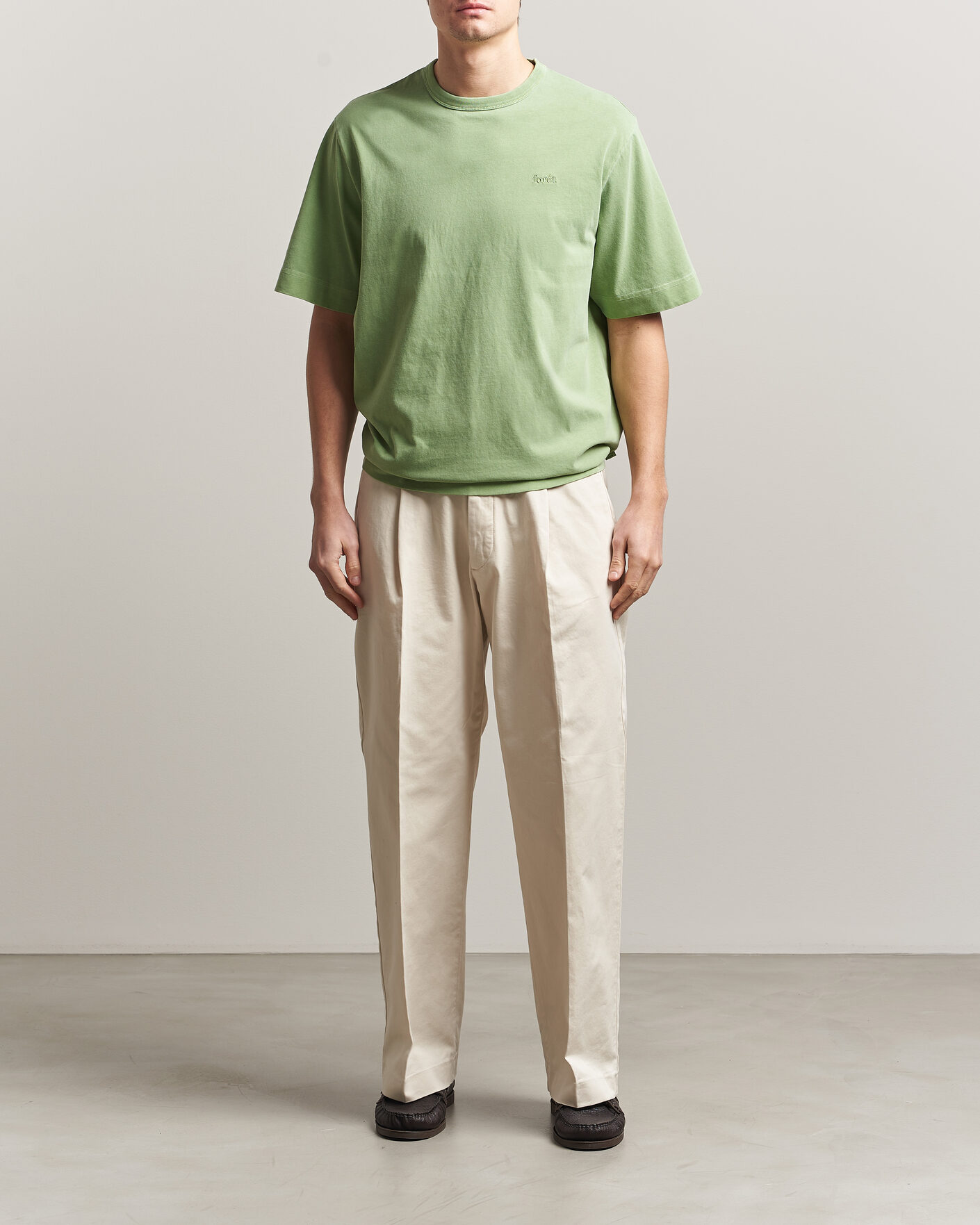 Herre | T-Shirts | Forét | Park Loose Fit T-Shirt Vibrant Moss