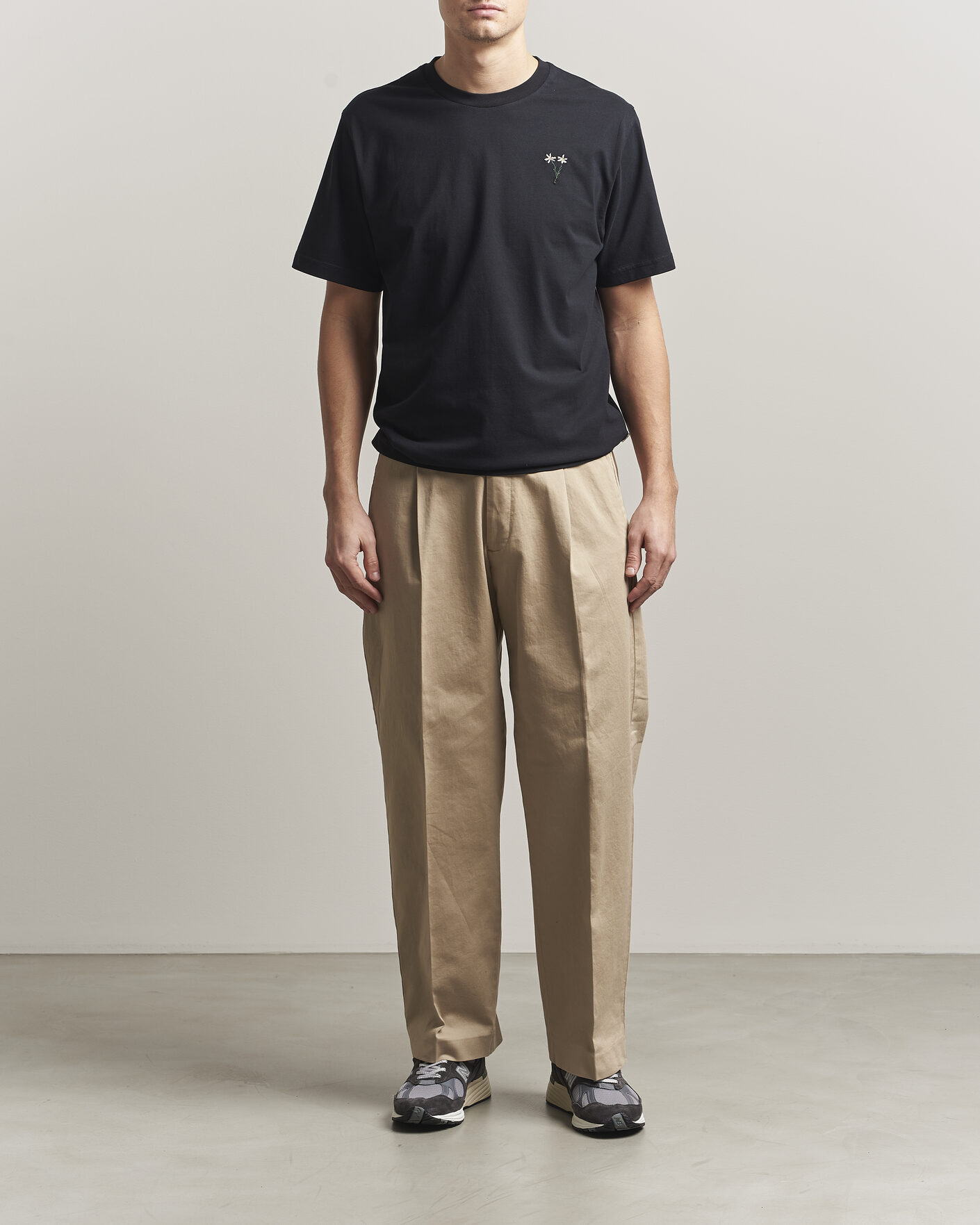 Herre | T-Shirts | Forét | Posy T-Shirt Black